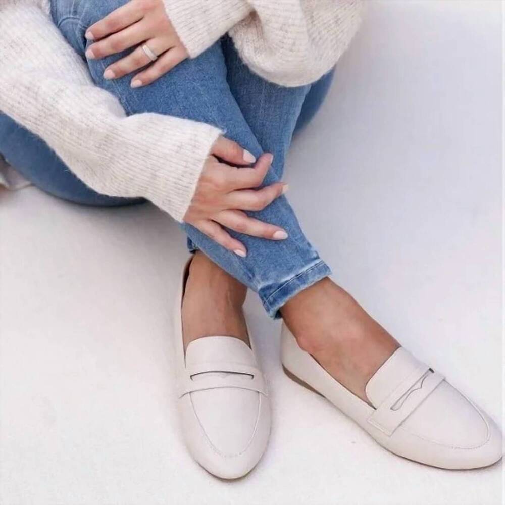 NEW INSIGNIA qupid regent flat loafer in stone